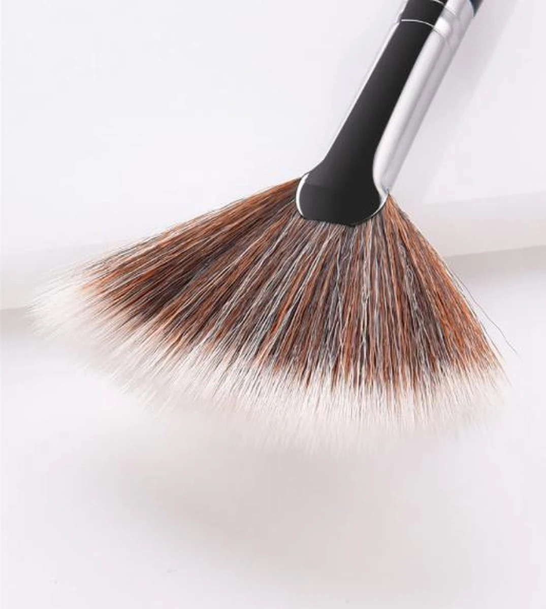 Merkloos Fan Brush / Waaier Kwast | Zwart 2 Merkloos Fan Brush / Waaier Kwast | Zwart - Afbeelding 2