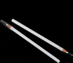 2 Stuks - Voortekenpotlood WIT – PMU – Watervast Wenkbrauw Potlood – Permanente Make-up – PMU Potlood Wit – Stripbaar Wit Voortekenpotlood 7 2 Stuks - Voortekenpotlood WIT – PMU – Watervast Wenkbrauw Potlood – Permanente Make-up – PMU Potlood Wit – Stripbaar Wit Voortekenpotlood -Cosmetica winkel 1200x1042 1