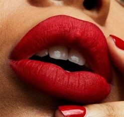 MAC RETRO MATTE LIQUID LIPSTICK - FEELS SO GRAND 12 MAC RETRO MATTE LIQUID LIPSTICK - FEELS SO GRAND -Cosmetica winkel 1200x1125 2