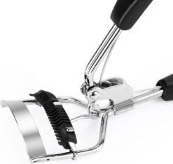 INTER-ESQUE® Wimperkruller Met Kam - Eyelash Curler + 5x Gratis Extra Siliconen Pad - Zwart/Zilver -Cosmetica winkel 1200x1142 9