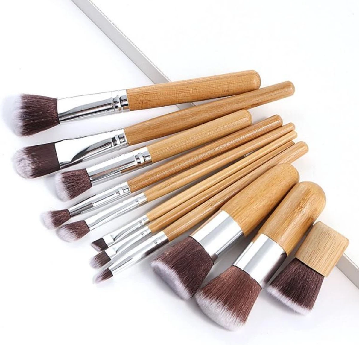 Evvie Make-up Kwasten Set, 11-delig – Bamboe – Basic Collection 7 Evvie Make-up Kwasten Set, 11-delig – Bamboe – Basic Collection - Afbeelding 7