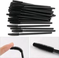 Lashes & More – 50 Stuks Siliconen WimperBorsteltjes – Zwart - Mascara Borsteltjes - Mascara Borstel - Wimper Borstel - Siliconen Wimperborstel - Wimperborstel Voor Wimper Extensions - Siliconen Wenkbrauwborstel -Siliconen Top - Wenkbrauw Kwast -Cosmetica winkel 1200x1186 6