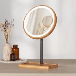 Lanaform - Bamboo Mirror - Oplaadbare Staande Spiegel ×1 · ×3 - Elegant Design Van Bamboe Met Zwarte Poedercoatingafwerking - Ledlampen Met Lange Levensduur -Cosmetica winkel 1200x1200 1113