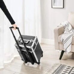 Cosmetische Koffer, Trolley, Make-up Case Met Handvat, 4 Universele Wielen, 4 Uitschuifbare Dienbladen, Make-up Tas, Voor Reizen, Zwart 11 Cosmetische Koffer, Trolley, Make-up Case Met Handvat, 4 Universele Wielen, 4 Uitschuifbare Dienbladen, Make-up Tas, Voor Reizen, Zwart -Cosmetica winkel 1200x1200 1382