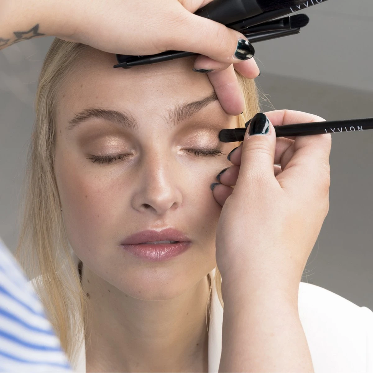 LYVION Professionele Make Up Kwasten Set - 7 Delig / Make Up / Make Up Koffer / Make Up Set / Make Up Kwasten / Make Up Kwasten Set 4 LYVION Professionele Make Up Kwasten Set - 7 Delig / Make Up / Make Up Koffer / Make Up Set / Make Up Kwasten / Make Up Kwasten Set - Afbeelding 4