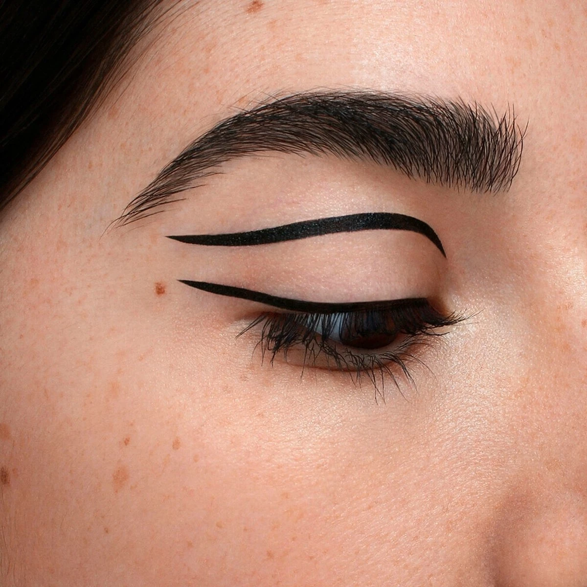 Rimmel London Wonder Ink Eyeliner - 01 Black 2 Rimmel London Wonder Ink Eyeliner - 01 Black - Afbeelding 2