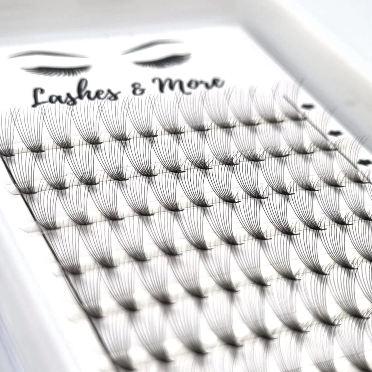 Lashes & More - Nepwimpers - 10D 12mm 0.05 D Krul - Pre-Made Volume Fans – Russian Volume – Pre-Made Fans- Wimperextensions – Wimper Extensions - Verkrijgbaar In Lengte 9mm Tot 15mm 2 Lashes & More - Nepwimpers - 10D 12mm 0.05 D Krul - Pre-Made Volume Fans – Russian Volume – Pre-Made Fans- Wimperextensions – Wimper Extensions - Verkrijgbaar In Lengte 9mm Tot 15mm - Afbeelding 2