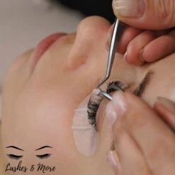 Lashes & More Wimperextensions - One By One - C Krul – Dikte 0.15 – Lengte Mixed – 16 Rijen In Een Tray- Nepwimpers - Flat Lashes - Verkrijgbaar In C En D Krul En In Dikte 0.15 En 0.20 -Cosmetica winkel 1200x1200 367