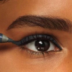 Maybelline Tattoo Liner Gel Pencil - 901 Intense Charcoal - Grijs - Waterproof Oogpotlood -Cosmetica winkel 1200x1200 555
