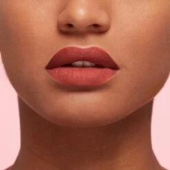 L’Oréal Paris Les Macarons Langhoudende Matte Lipstick - 834 Infinite Spice - Nude - 6,7 Ml 15 L’Oréal Paris Les Macarons Langhoudende Matte Lipstick - 834 Infinite Spice - Nude - 6,7 Ml -Cosmetica winkel 1200x1200 823