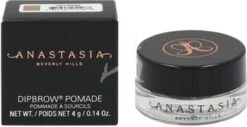 Anastasia Beverly Hills Dipbrow Pomade - Soft Brown 19 Anastasia Beverly Hills Dipbrow Pomade - Soft Brown -Cosmetica winkel 1200x619 4