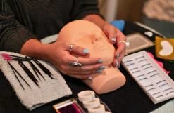 Merkloos Wimper Trainings Set Wimperuitbreidingskit Schoonheidsspecialiste Benodigdheden Mannequin -Cosmetica winkel 1200x784 1