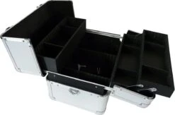 Veronica NAIL-PRODUCTS - Aluminium Koffer - Zilver - 3 Vaks - Draagriem En Afsluitbaar - Beautycase Voor Nagel, Pedicure, Manicure, Visagie, Make-up, Kapper Spullen. -Cosmetica winkel 1200x791 2