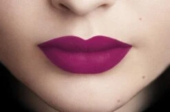 L'Oréal Paris Rouge Signature Lippenstift - 104 I Rebel - Paars - Matte Vloeibare Lipstick 14 L'Oréal Paris Rouge Signature Lippenstift - 104 I Rebel - Paars - Matte Vloeibare Lipstick -Cosmetica winkel 1200x799 5