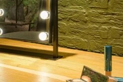 United Entertainment - Hollywood Spiegel Met 12 LEDs - 36x47,5 Cm - Zwart -Cosmetica winkel 1200x800 37