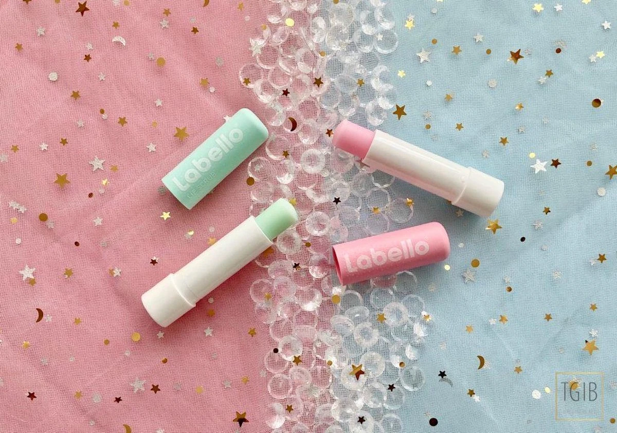 Labello Verzorgende Lipscrub Aloe Vera - Verzorgende Carin Scrub Balsem 2 Labello Verzorgende Lipscrub Aloe Vera - Verzorgende Carin Scrub Balsem - Afbeelding 2