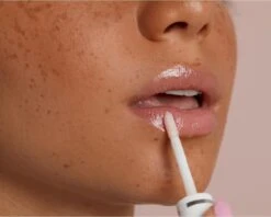 Labello Caring Lip Oil Dress Nude - 5.5 Ml -Cosmetica winkel 1200x962