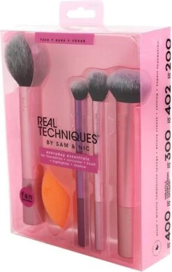Real Techniques Everyday Essentials Kwastenset - Kwastenset - Blush, Foundation, Shadow, Highlighter En Concealer Kwastenset -Cosmetica winkel 760x1200 3