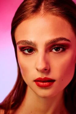 L’Oréal Paris Paris Electric Nights Superliner Matte Signature Eyeliner - Limited Edition – 11 Red Signature – Rood 9 L’Oréal Paris Paris Electric Nights Superliner Matte Signature Eyeliner - Limited Edition – 11 Red Signature – Rood -Cosmetica winkel 800x1200 2