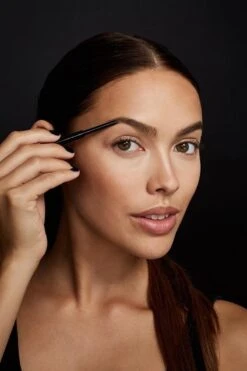 Maybelline Brow Satin Duo - 02 Medium Brown - Bruin - Wenkbrauwpotlood En Poeder -Cosmetica winkel 800x1200 21