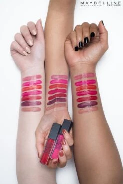 Maybelline Vivid Matte Liquid - 35 Rebel Red - Rood - Lippenstift -Cosmetica winkel 800x1200 8