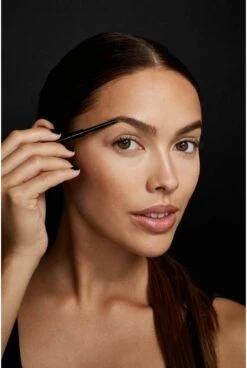 Maybelline Brow Satin Wenkbrauwpotlood - 05 Black Brown -Cosmetica winkel 806x1200 3