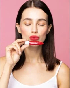 Labello Crayon Lipstick Poppy Red -Cosmetica winkel 962x1200 4